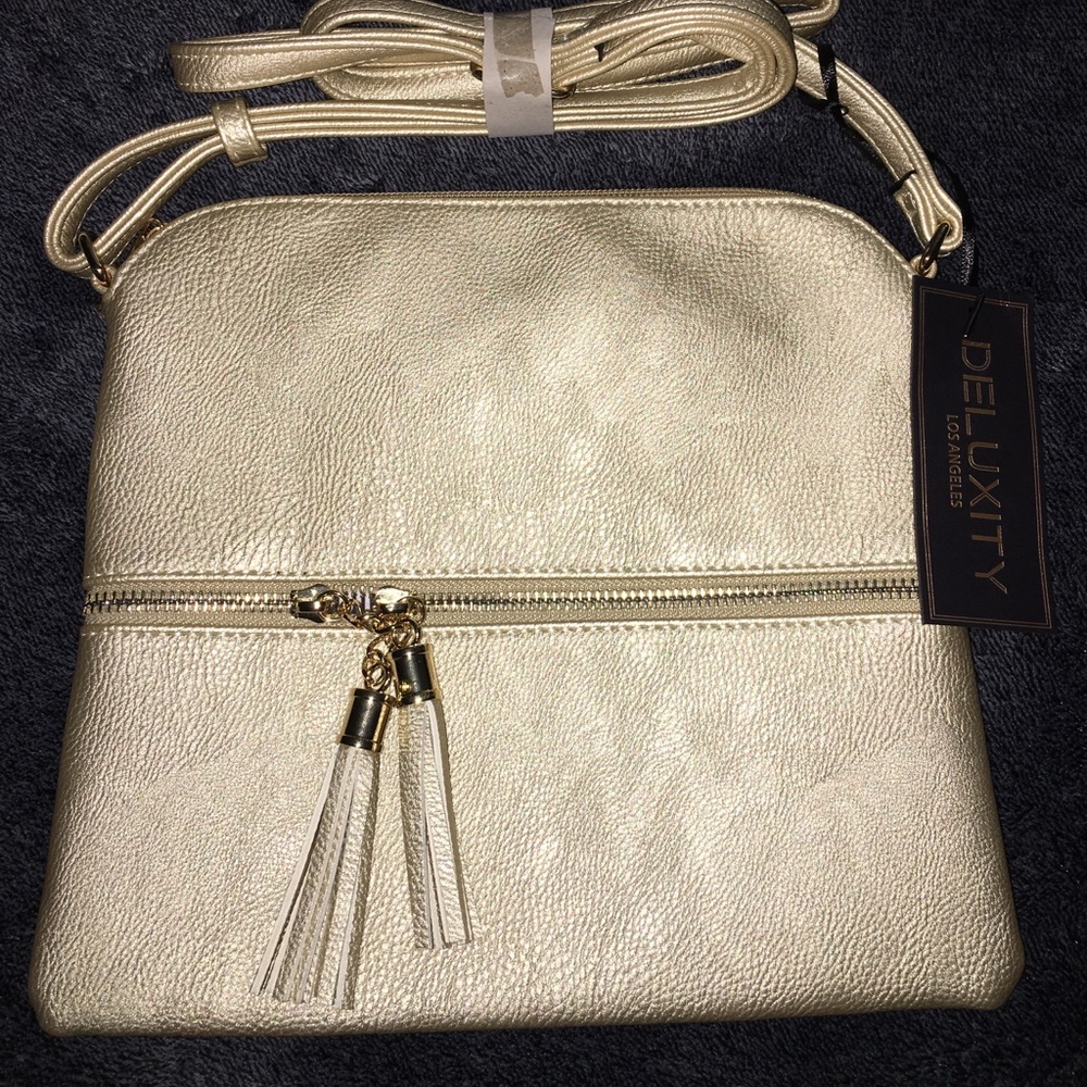 Deluxity Los Angeles Cross Body Medium Purse